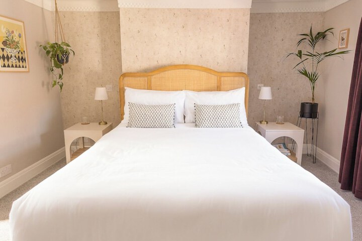 Room 14 of 65