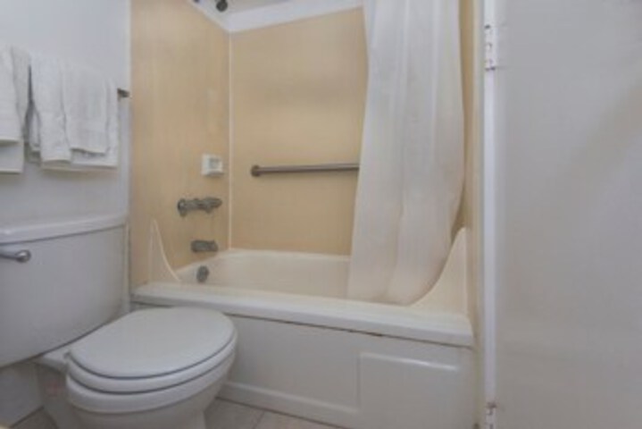 Room 4 of 10