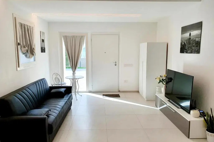Room 2 of 11