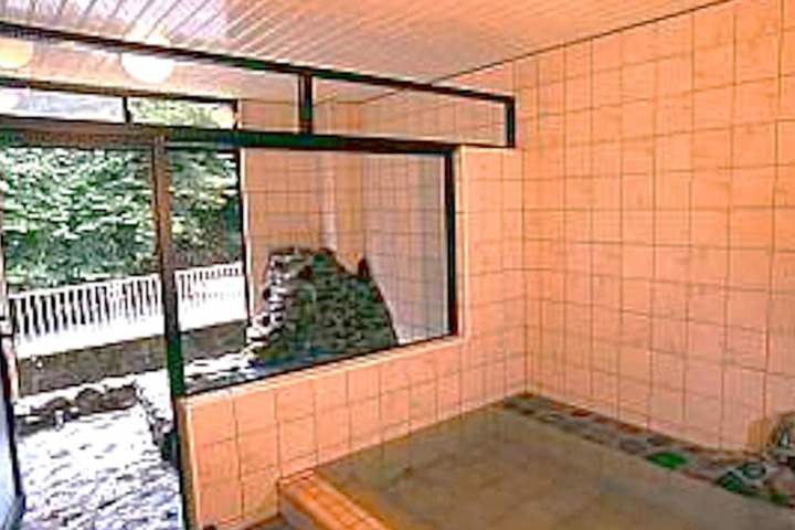 Room 10 of 27