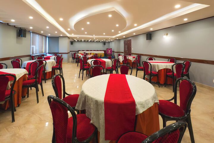 Ballroom/Hall 64 of 75