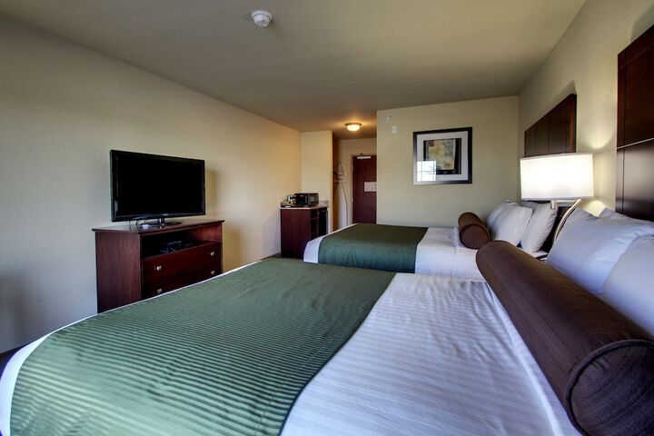 2 Queen Beds (3 of 12)