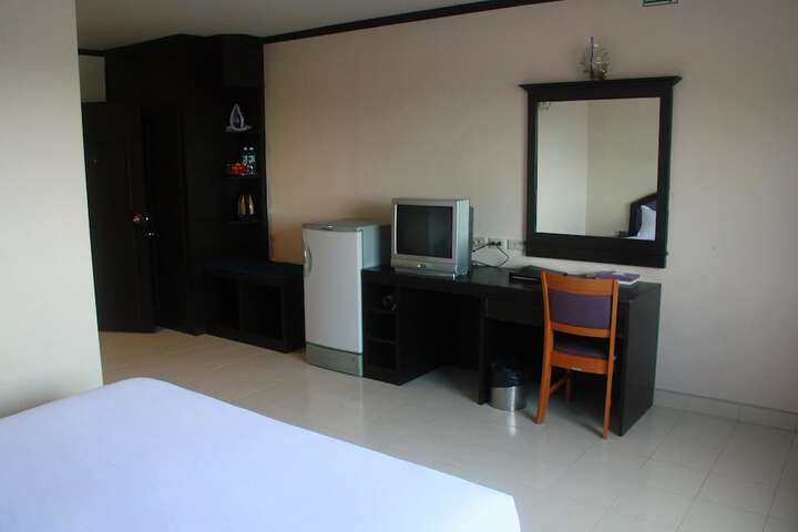 Room 13 of 16