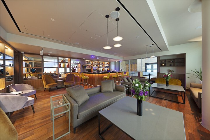 Lounge 56 of 70