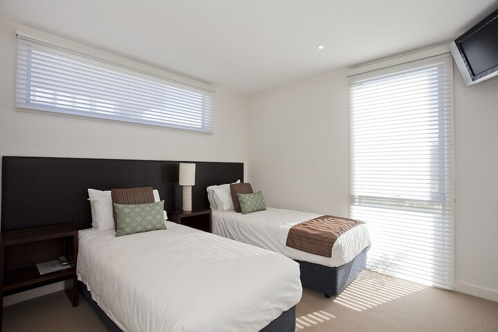 Room 2 of 85
