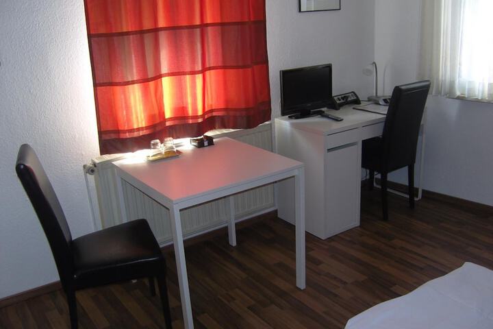 Room 17 of 38