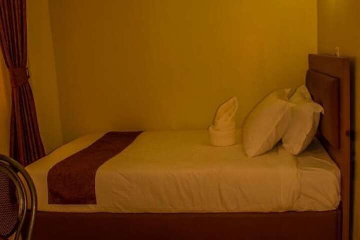 Room 8 of 34