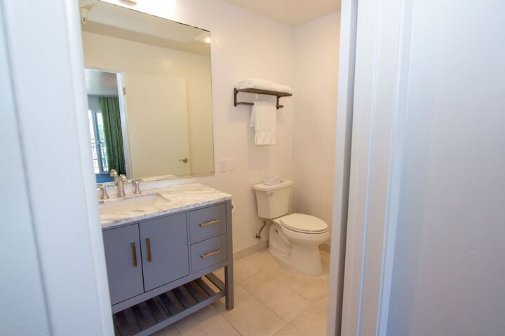 Room 10 of 24