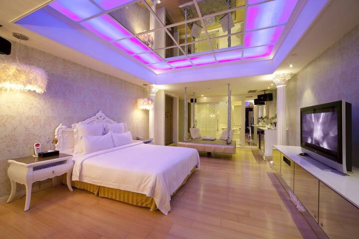 Room 3 of 55