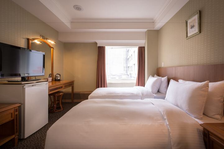 Room 8 of 30