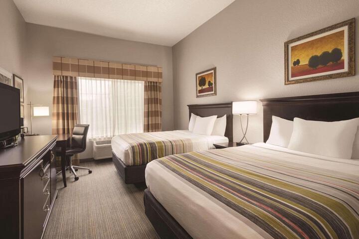 2 Queen Beds (5 of 5)