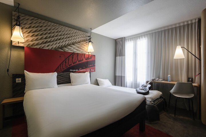 Room 8 of 75