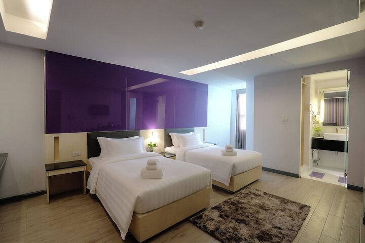 Room 11 of 36