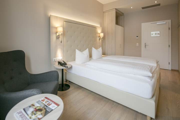 Room 45 of 136