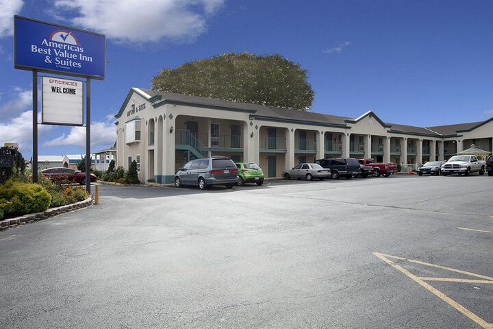 Exterior of Studio 6 Aberdeen MD
