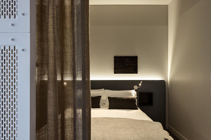 Room 17 of 60