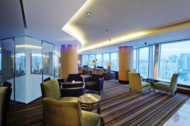 Lounge 93 of 130