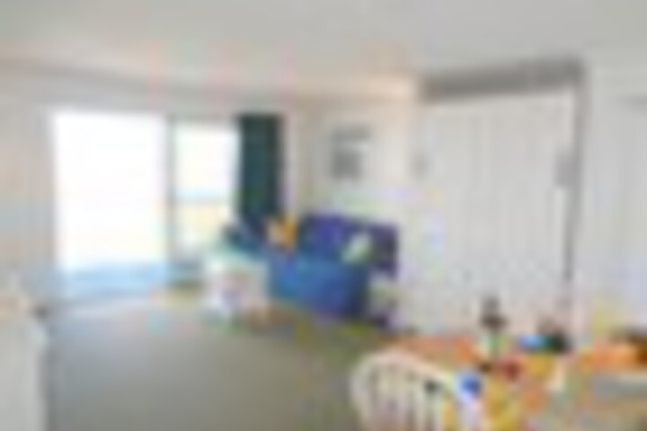 Room 5 of 156
