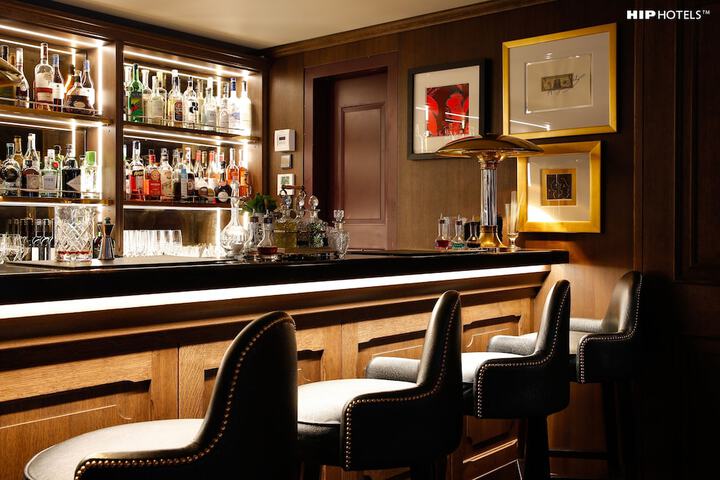 Lounge 51 of 69