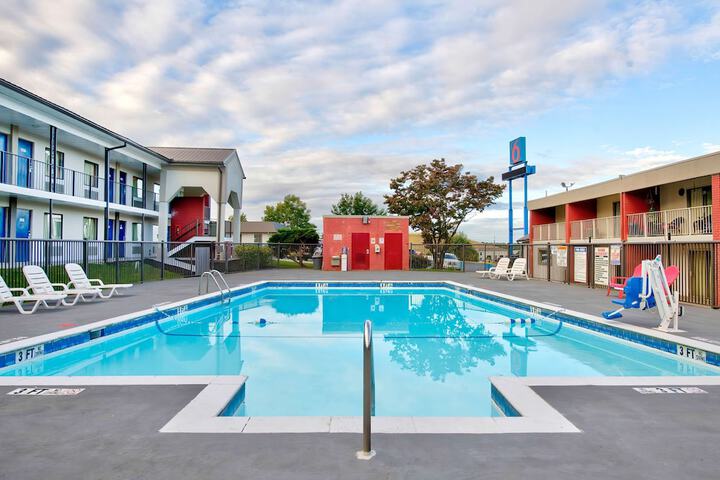 Pool Hotel