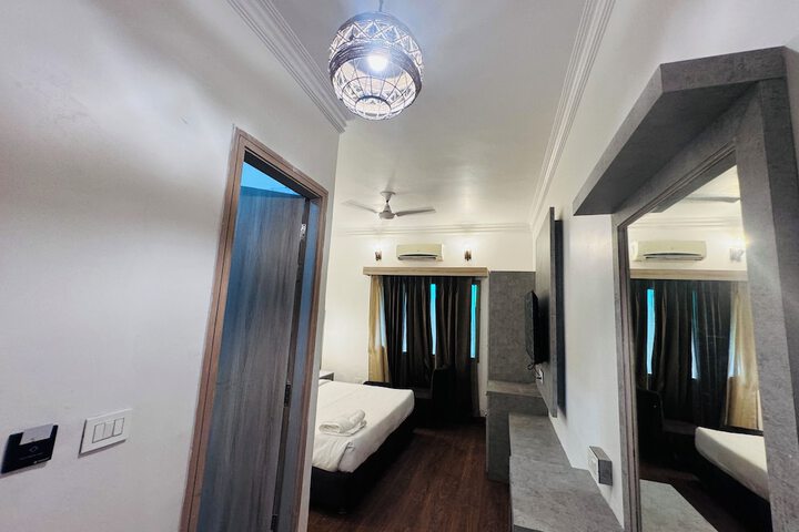 Room 16 of 25