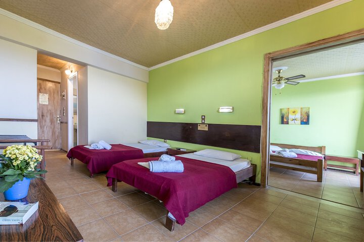 Room 10 of 76