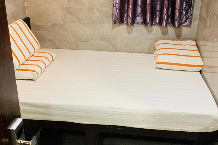 Room 2 of 5