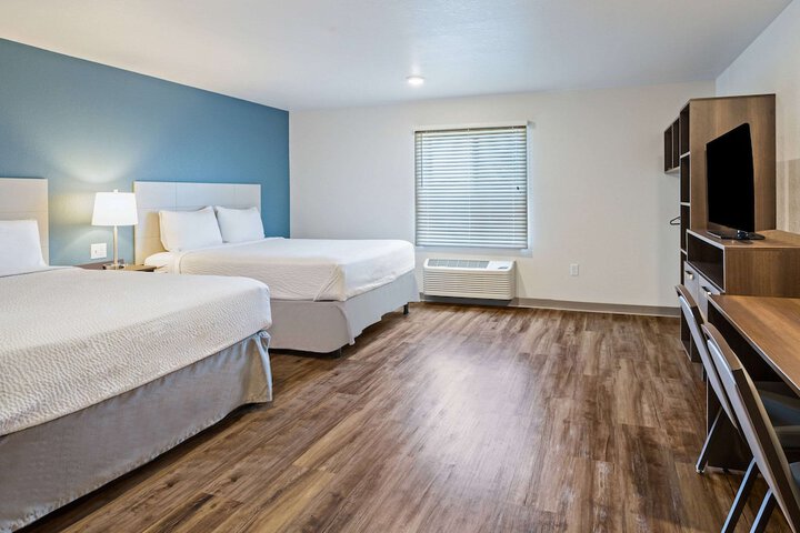 1 Queen Bed Accessible (19 of 24)