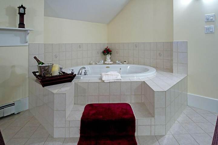 Hot Tub 14 of 24