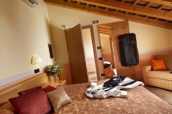Room 16 of 52