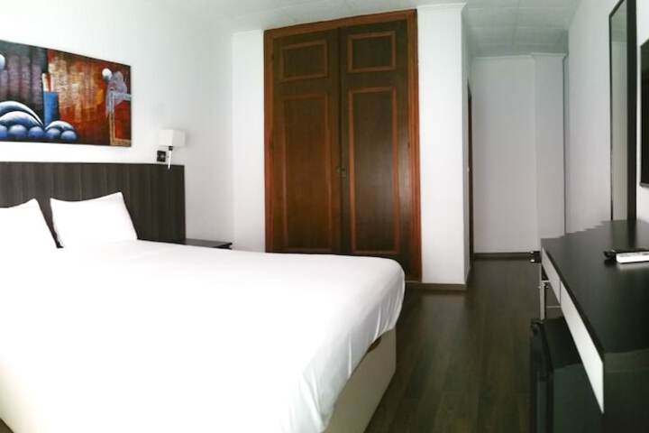 Room 4 of 32