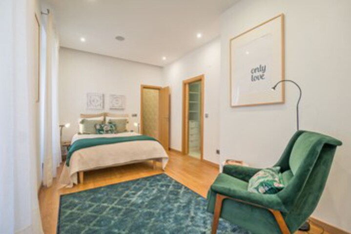 Room 42 of 60