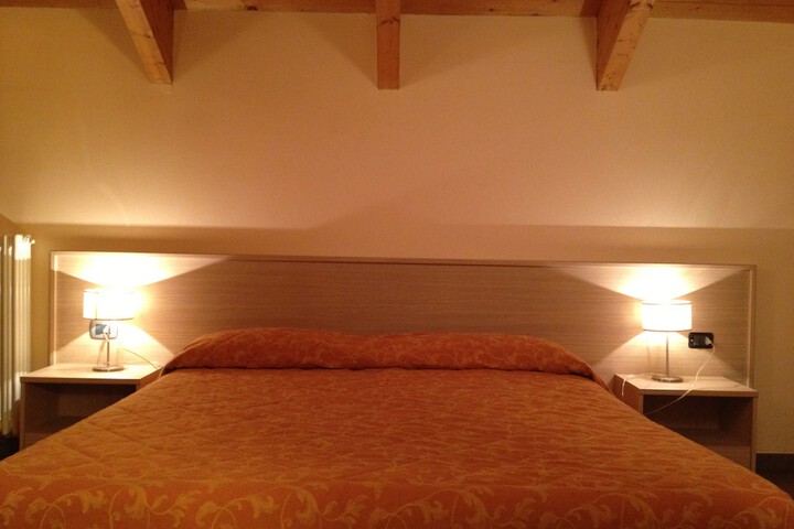Room 6 of 35