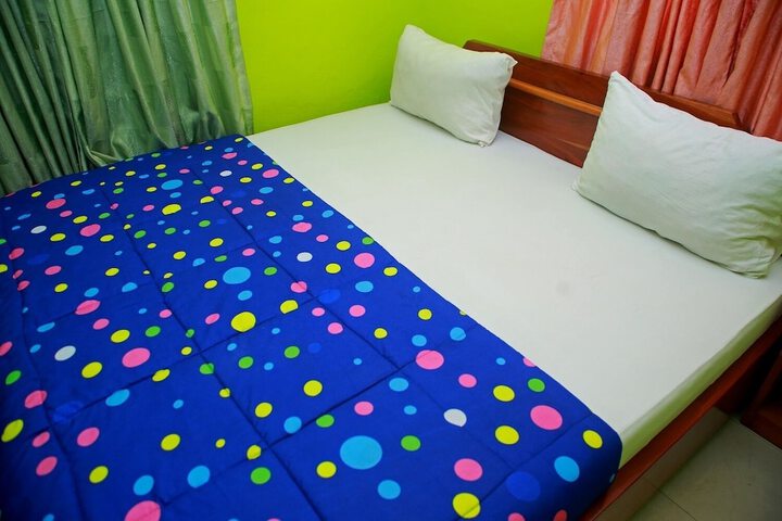 Room 8 of 9