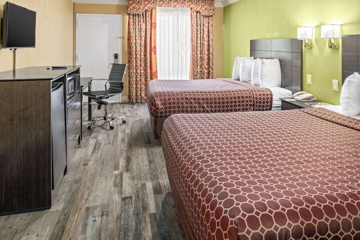1 Queen Bed (1 of 9)