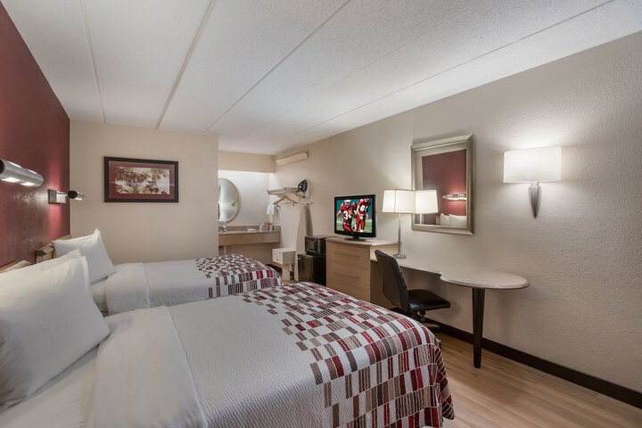 Standard Room, King or Two Doubles (3 of 9)