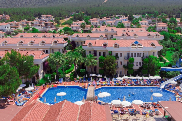 Hotel with Pool