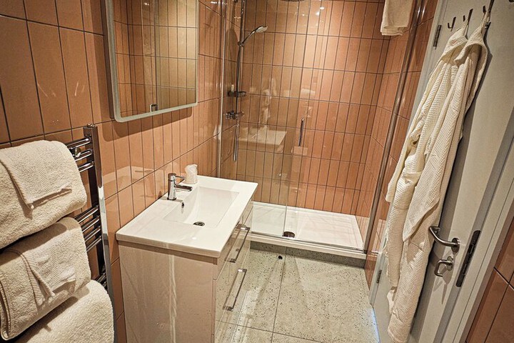 Room 41 of 54