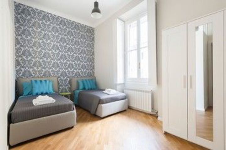 Room 4 of 11