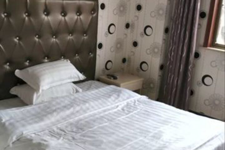 Room 3 of 7