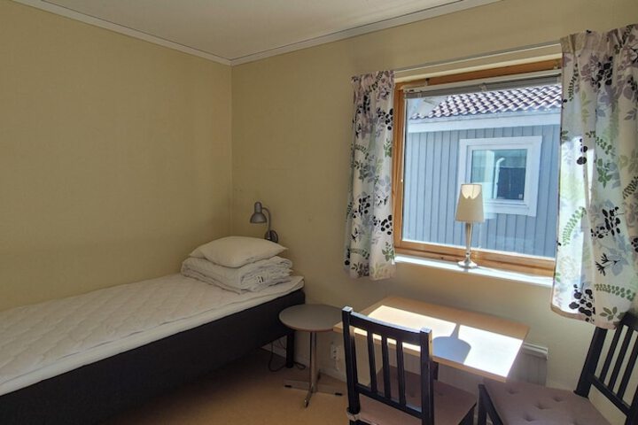 Room 32 of 68