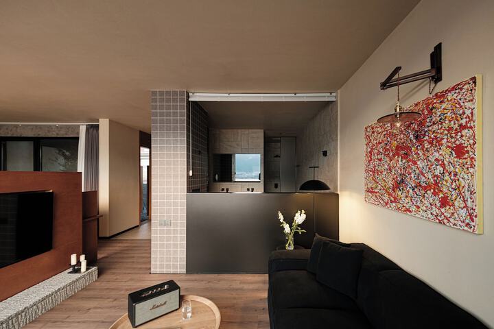 Room 25 of 169