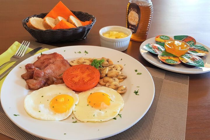 Breakfast/Coffee Service 19 of 36