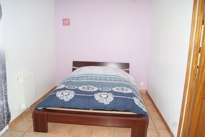 Room 6 of 12