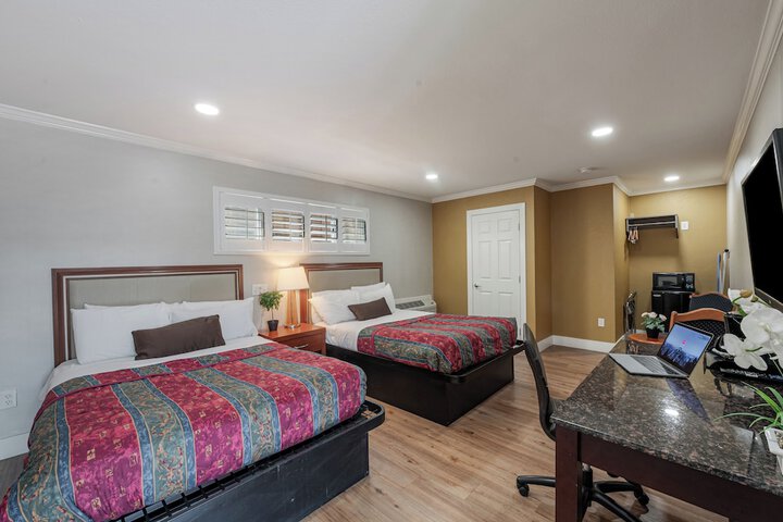 Room 9 of 23