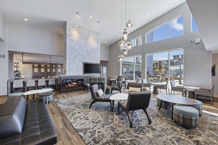 Lobby lounge