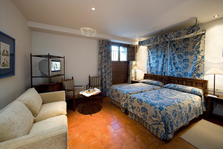 Room 5 of 34