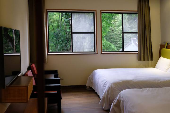 Room 7 of 25