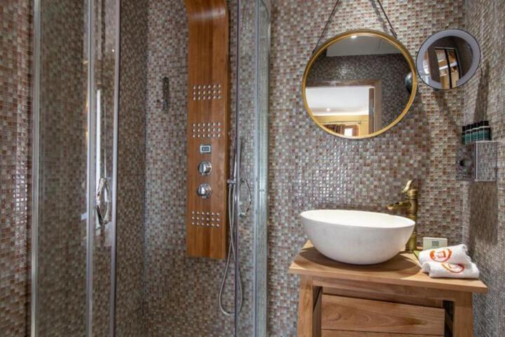Room 41 of 46