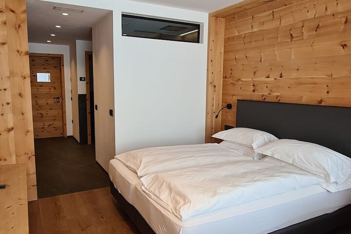 Room 25 of 127